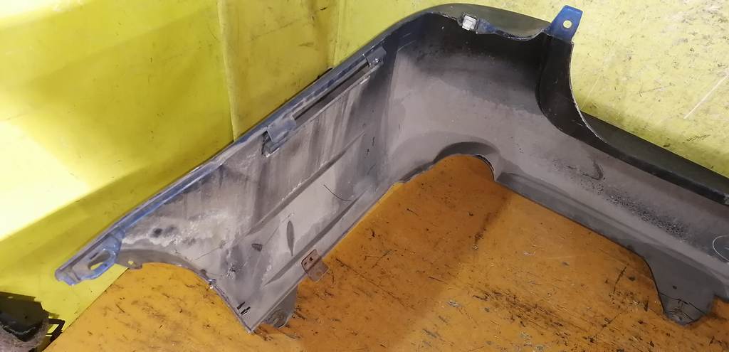 бампер Mazda MPV