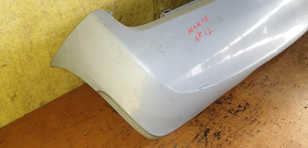 бампер Nissan March