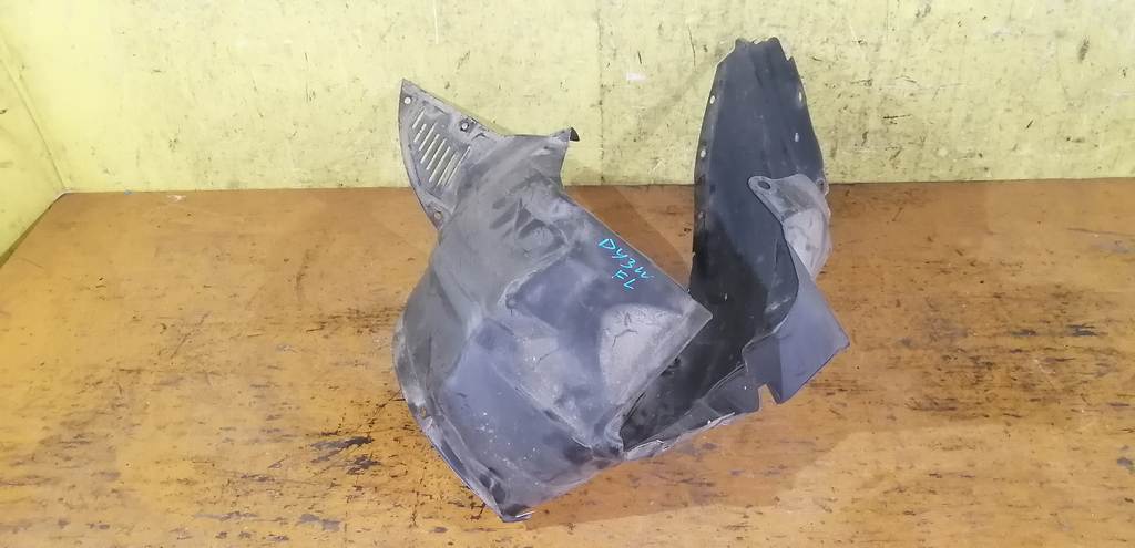 подкрылок Mazda Demio