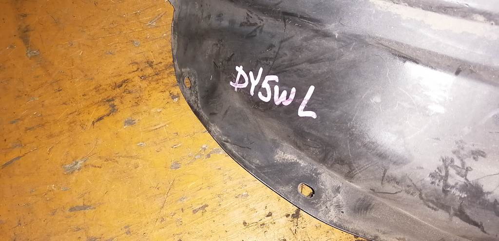 подкрылок Mazda Demio