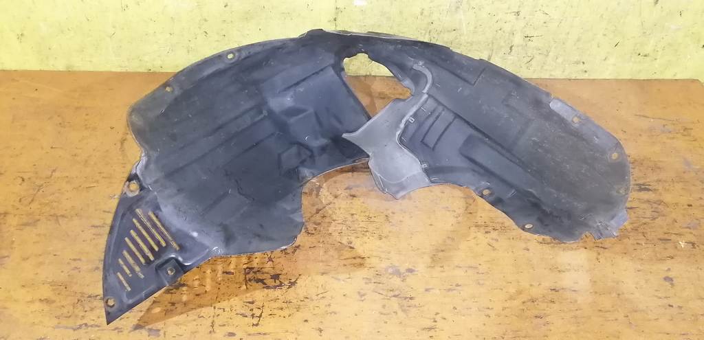 подкрылок Mazda Demio