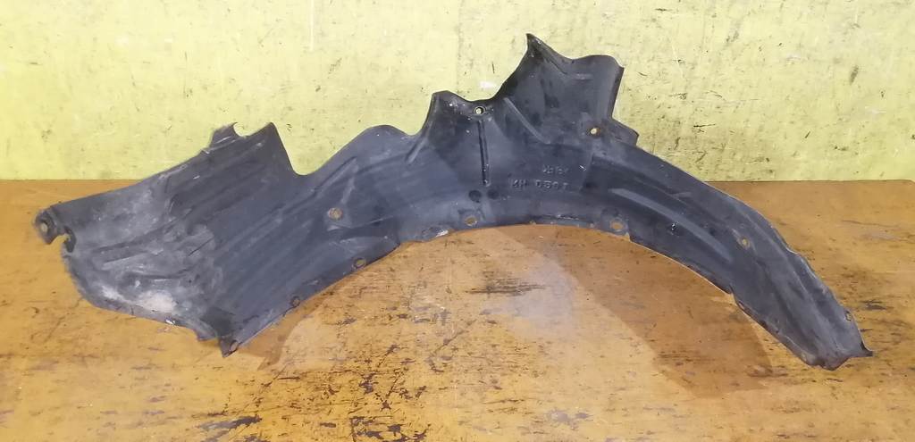 подкрылок Mazda Demio