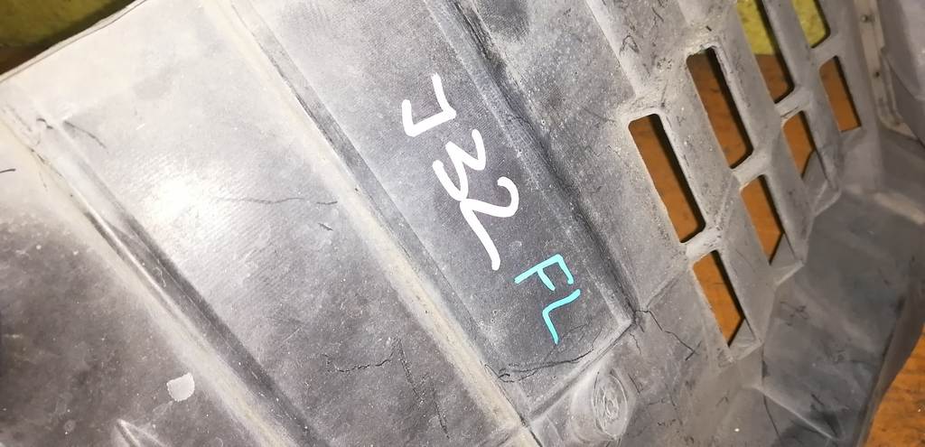 подкрылок Nissan Teana