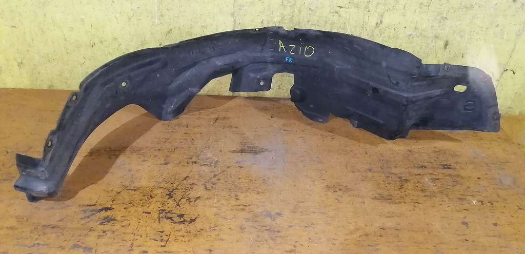 подкрылок Nissan Cube