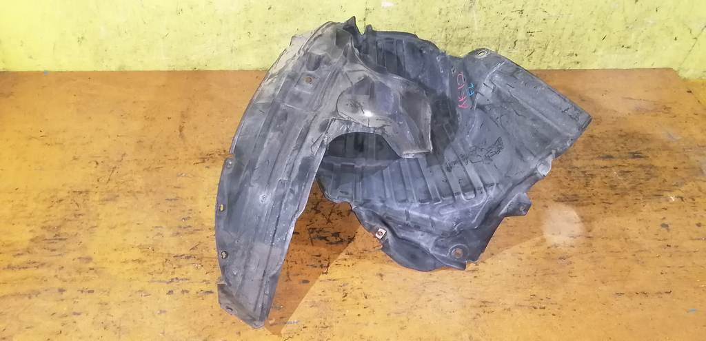 подкрылок Nissan March