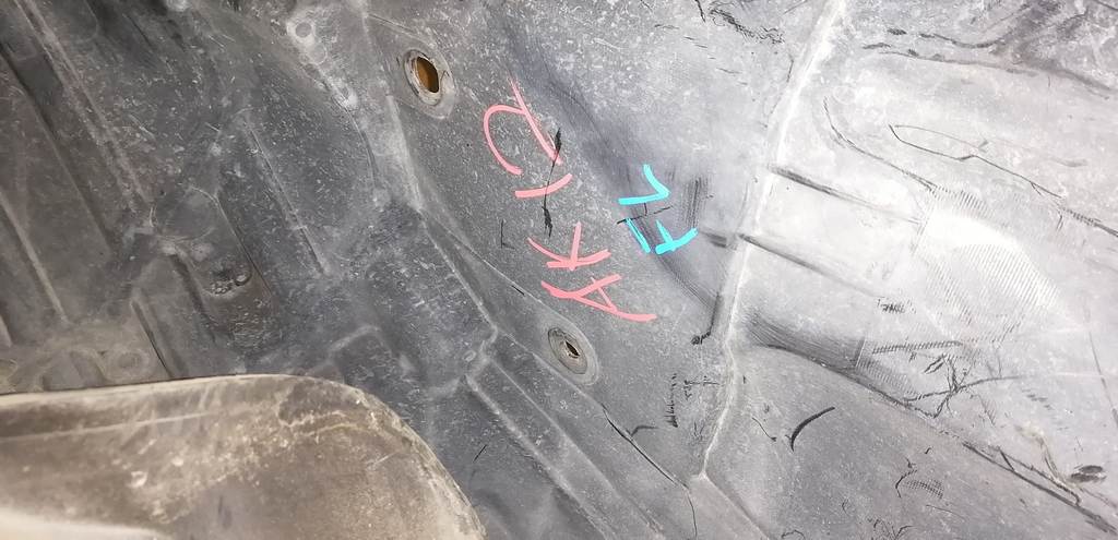 подкрылок Nissan March