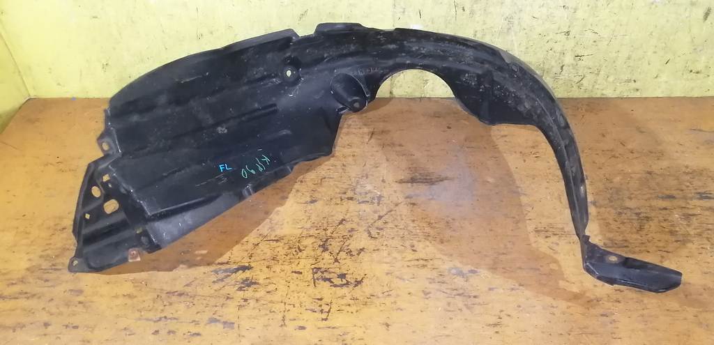 подкрылок Toyota Vitz