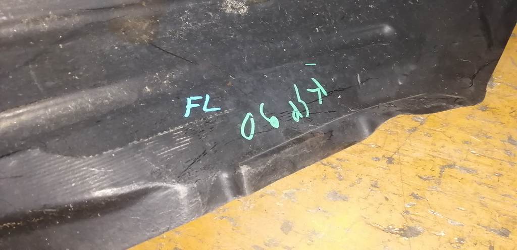 подкрылок Toyota Vitz