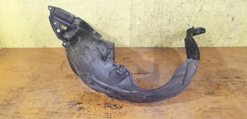 подкрылок Toyota Vitz