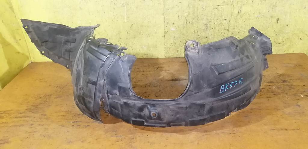 подкрылок Mazda Axela