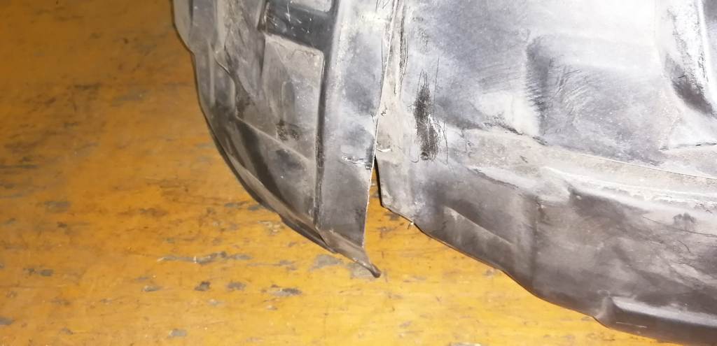 подкрылок Mazda Axela