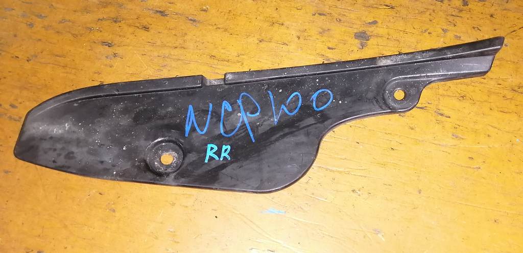 подкрылок Toyota Ractis