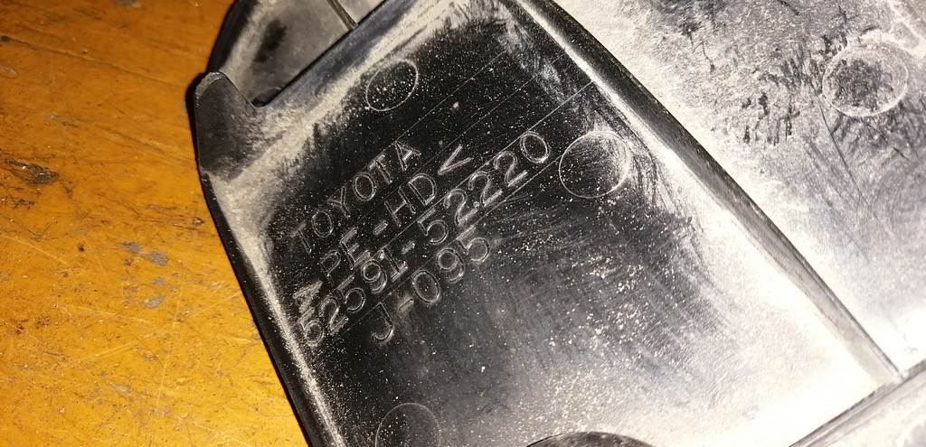 подкрылок Toyota Ractis