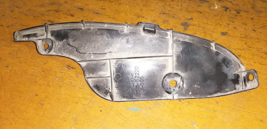 подкрылок Toyota Ractis