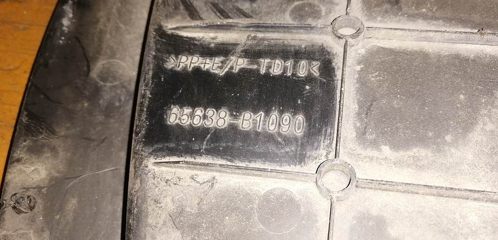 подкрылок Toyota Passo