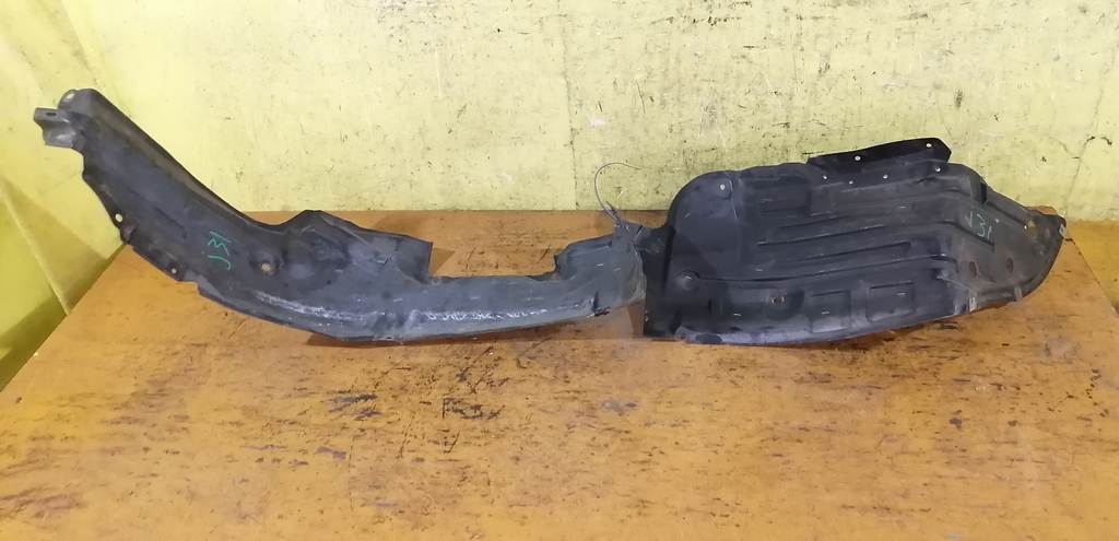 подкрылок Nissan Teana