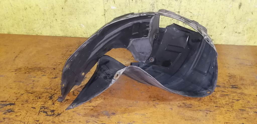 подкрылок Mazda Demio