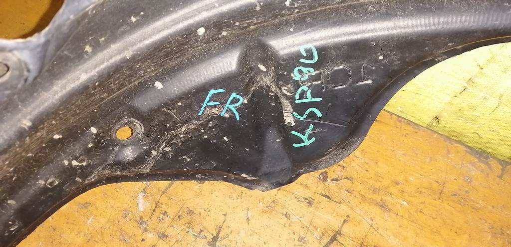 подкрылок Toyota Vitz