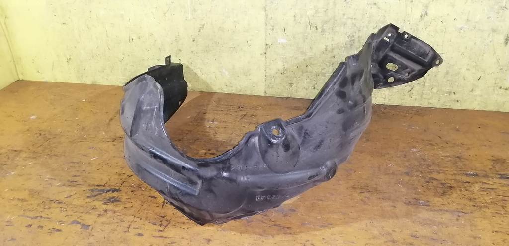 подкрылок Toyota Vitz