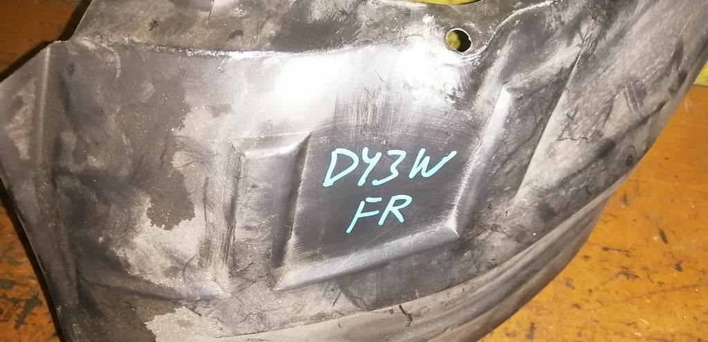 подкрылок Mazda Demio