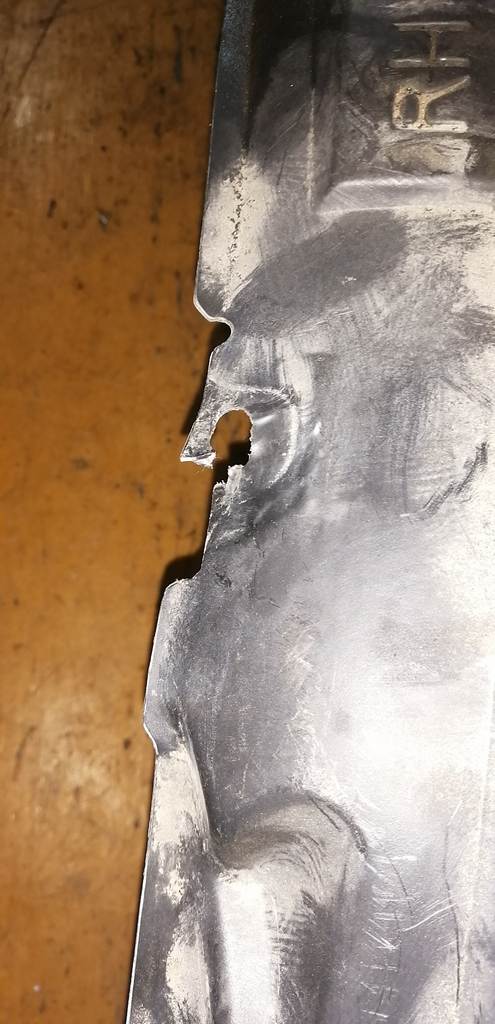 подкрылок Mazda Demio