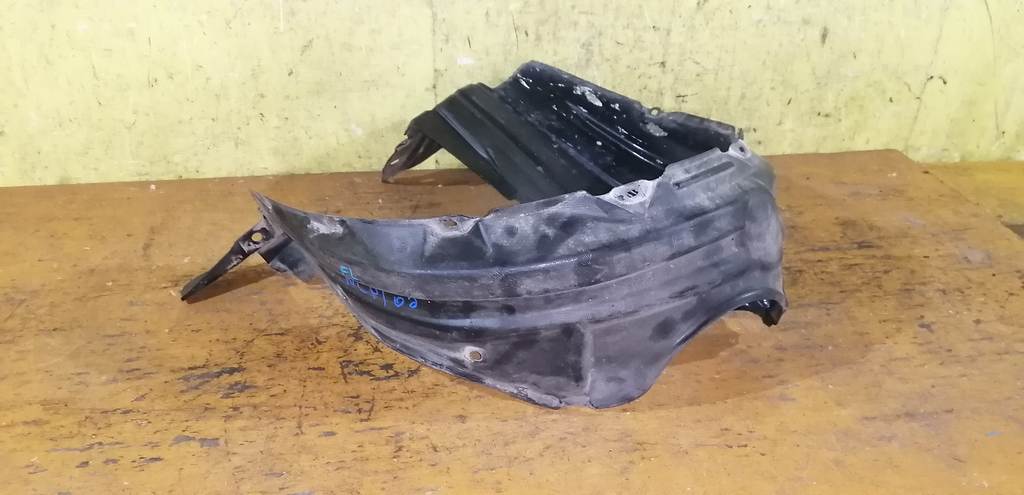 подкрылок Toyota Ractis