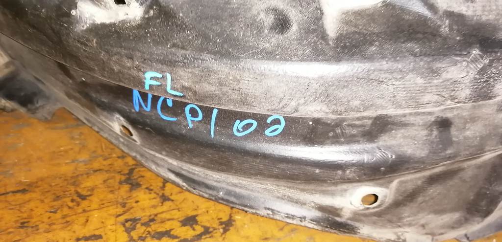 подкрылок Toyota Ractis