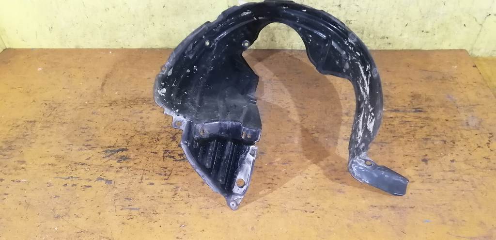 подкрылок Toyota Ractis