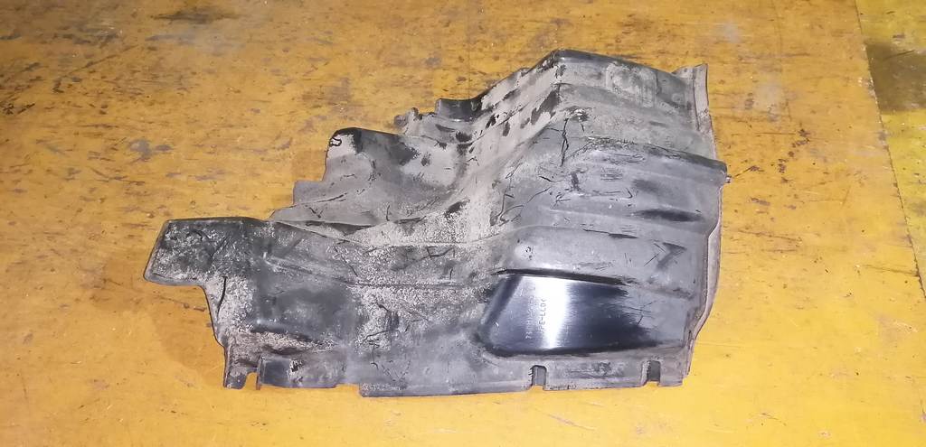 подкрылок Suzuki Solio