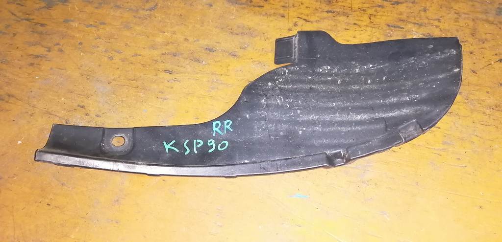 подкрылок Toyota Vitz