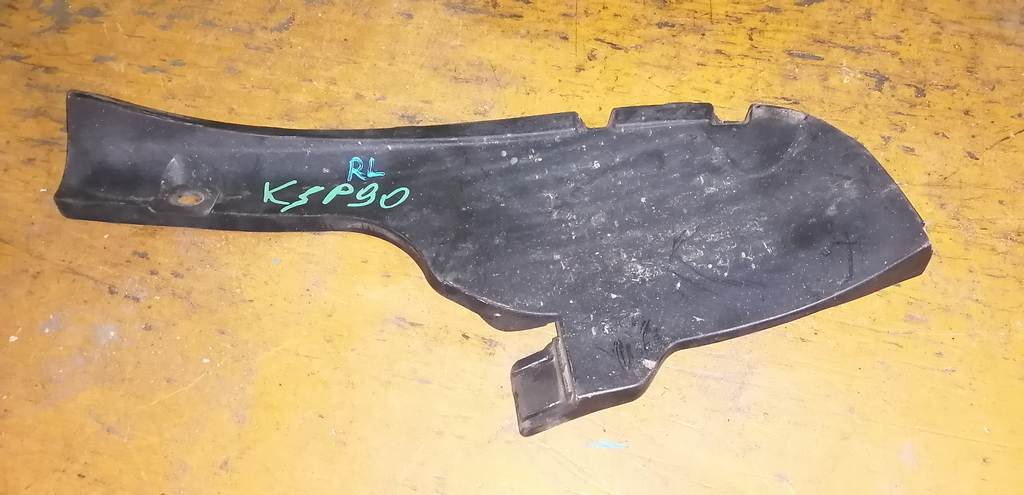 подкрылок Toyota Vitz