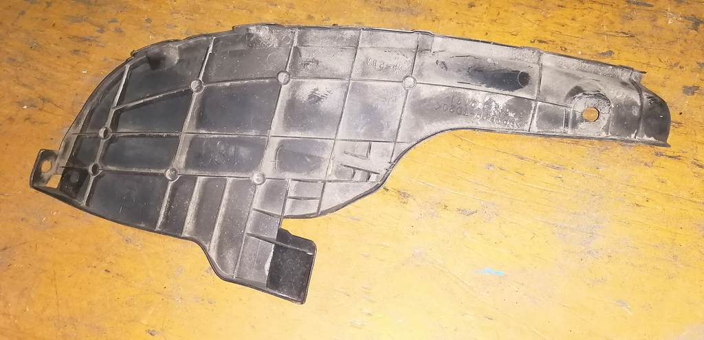 подкрылок Toyota Vitz