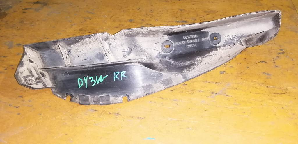 подкрылок Mazda Demio