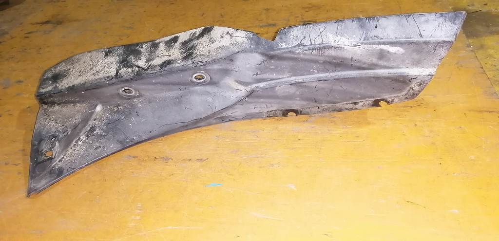 подкрылок Mazda Demio