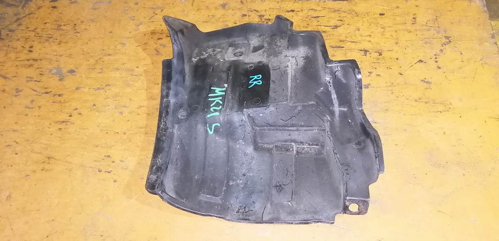 подкрылок Suzuki Palette