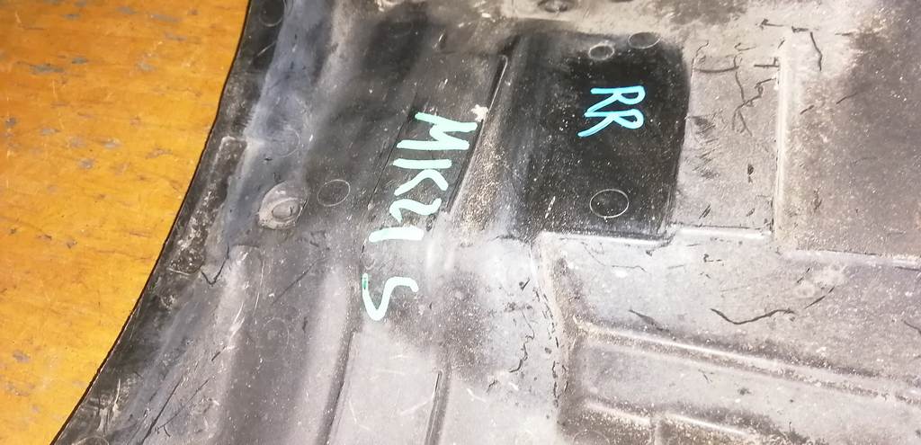 подкрылок Suzuki Palette