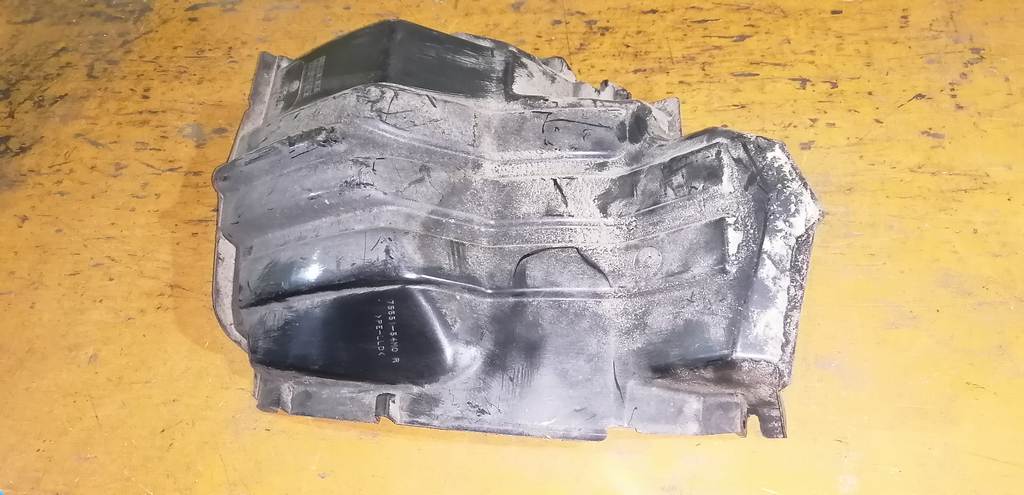 подкрылок Suzuki Solio