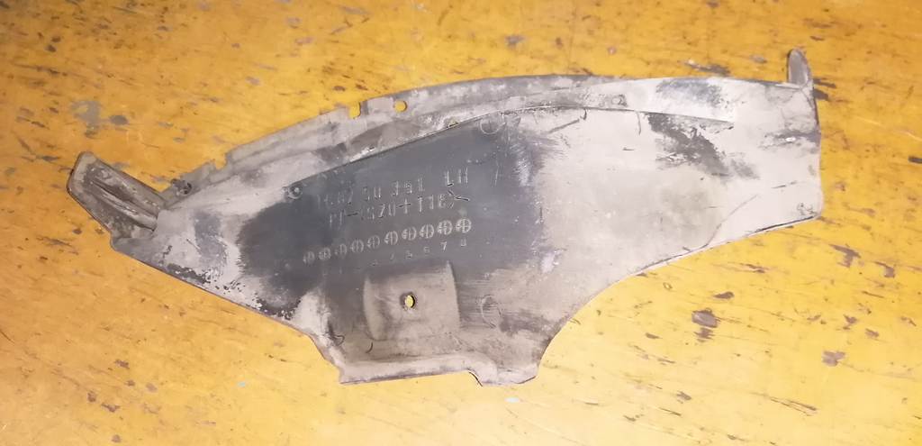 подкрылок Mazda MPV