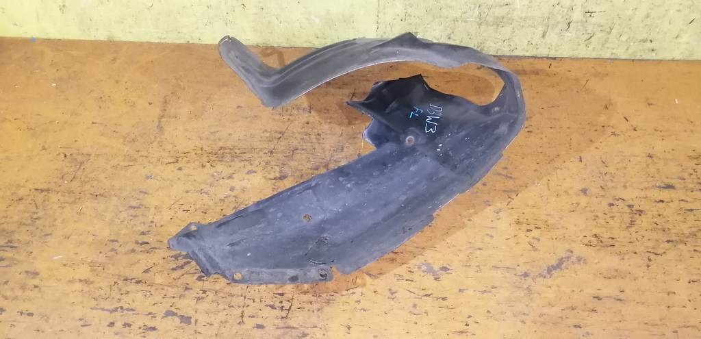 подкрылок Mazda Demio