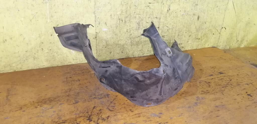 подкрылок Mazda Demio