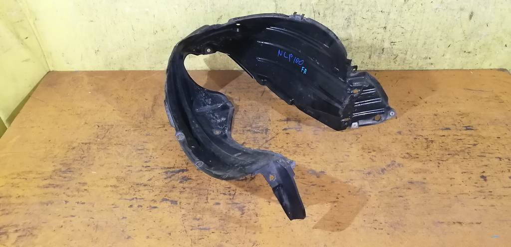 подкрылок Toyota Ractis