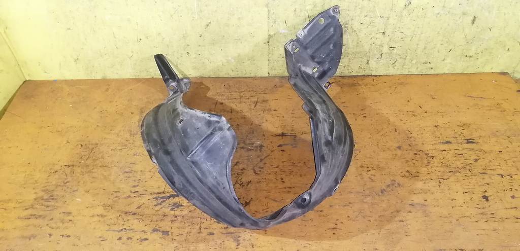 подкрылок Toyota Ractis