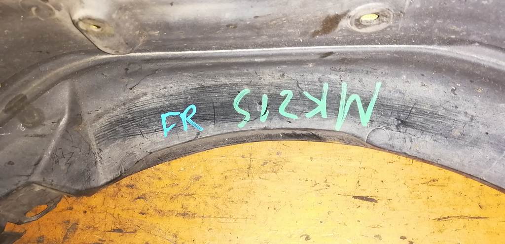 подкрылок Suzuki Palette