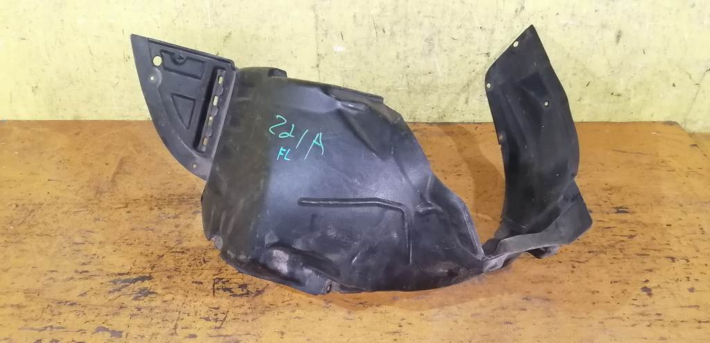 подкрылок Mitsubishi Colt