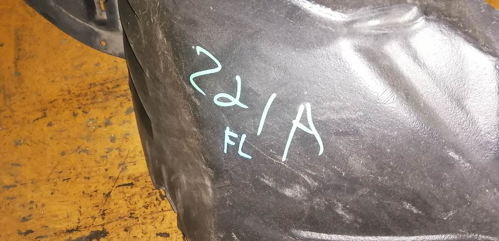 подкрылок Mitsubishi Colt