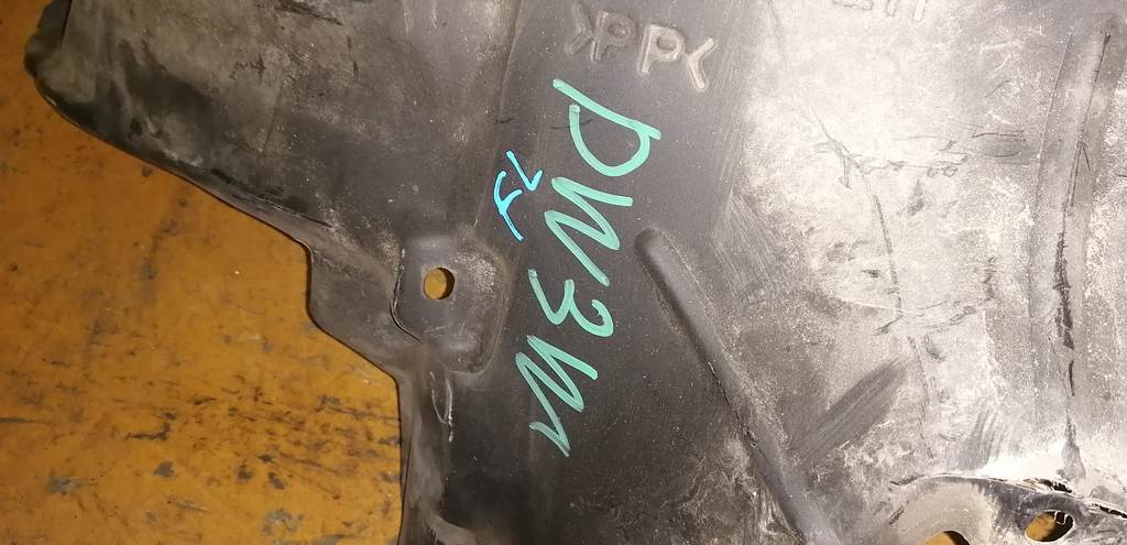 подкрылок Mazda Demio