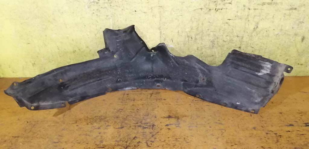 подкрылок Mazda Demio