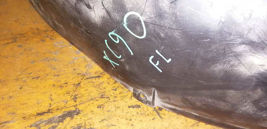 подкрылок Volvo XC90