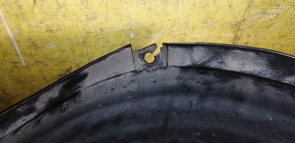 подкрылок Volvo XC90