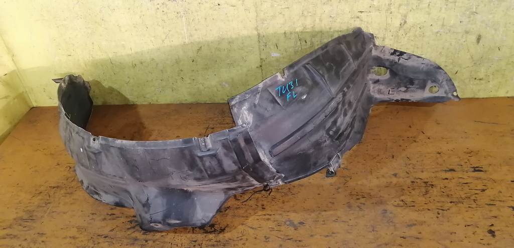 подкрылок Nissan Presage